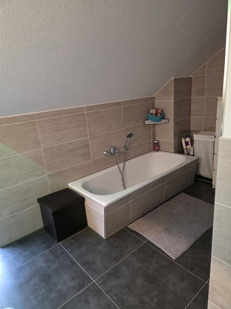 Predaj domu 110 m², pozemek 535 m², Hannoversche Straße 67B, Isernhagen, Dolné Sasko Predaj domu 110 m², pozemek 535 m², Hannoversche Straße 67B, Isernhagen, Dolné Sasko