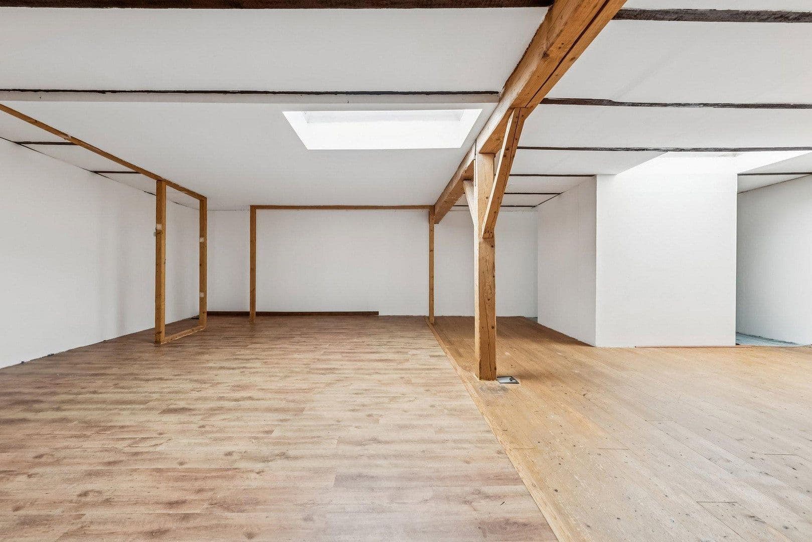 Prenájom nebytového priestoru 190 m², Glescher Str. 35, Bergheim, Severné Porýnie - Westfálsko Prenájom nebytového priestoru 190 m², Glescher Str. 35, Bergheim, Severné Porýnie - Westfálsko