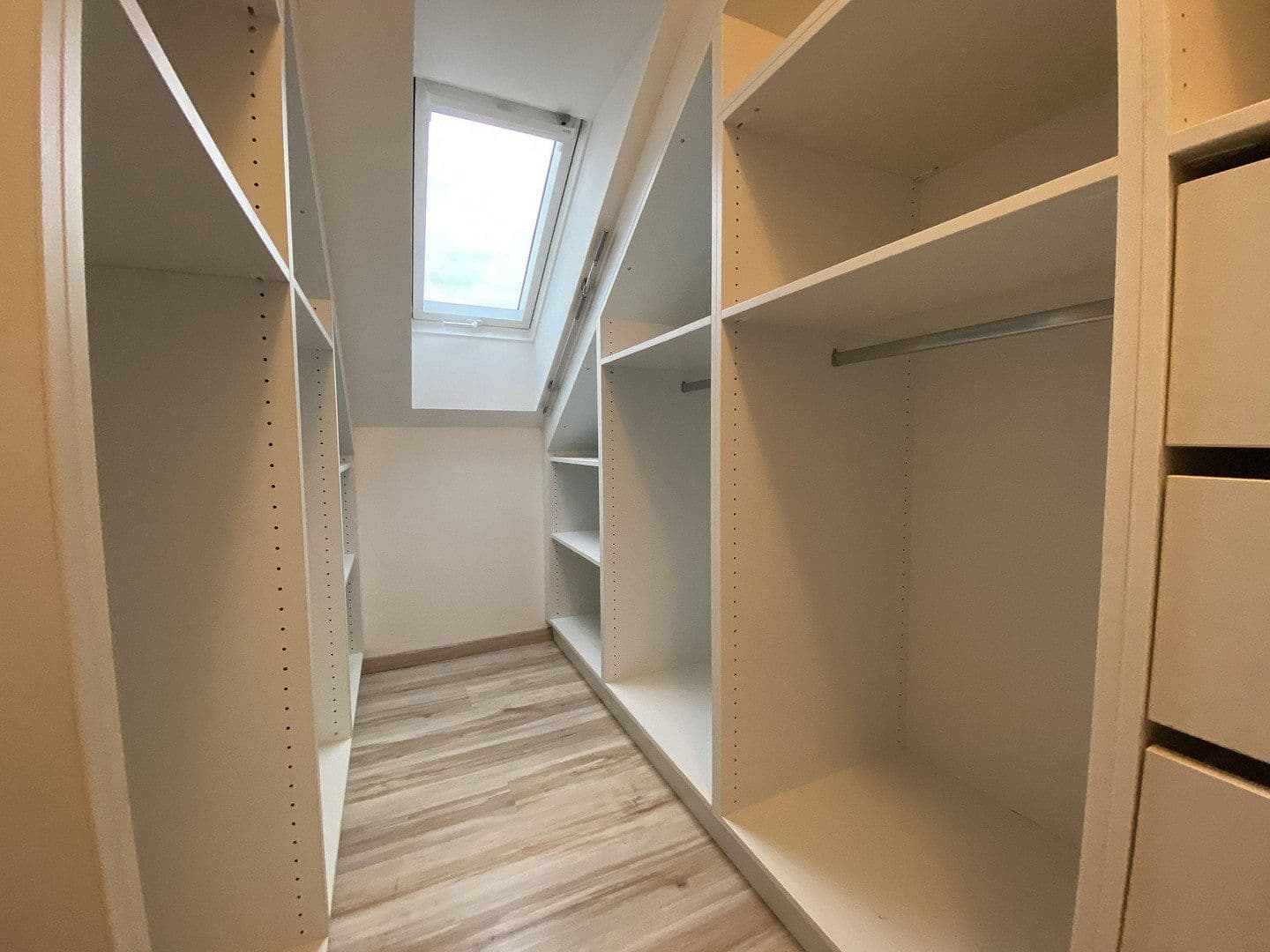Prenájom bytu 4-izbový 133 m², Gerauer Straße 50c, Frankfurt am Main, Hesensko Prenájom bytu 4-izbový 133 m², Gerauer Straße 50c, Frankfurt am Main, Hesensko