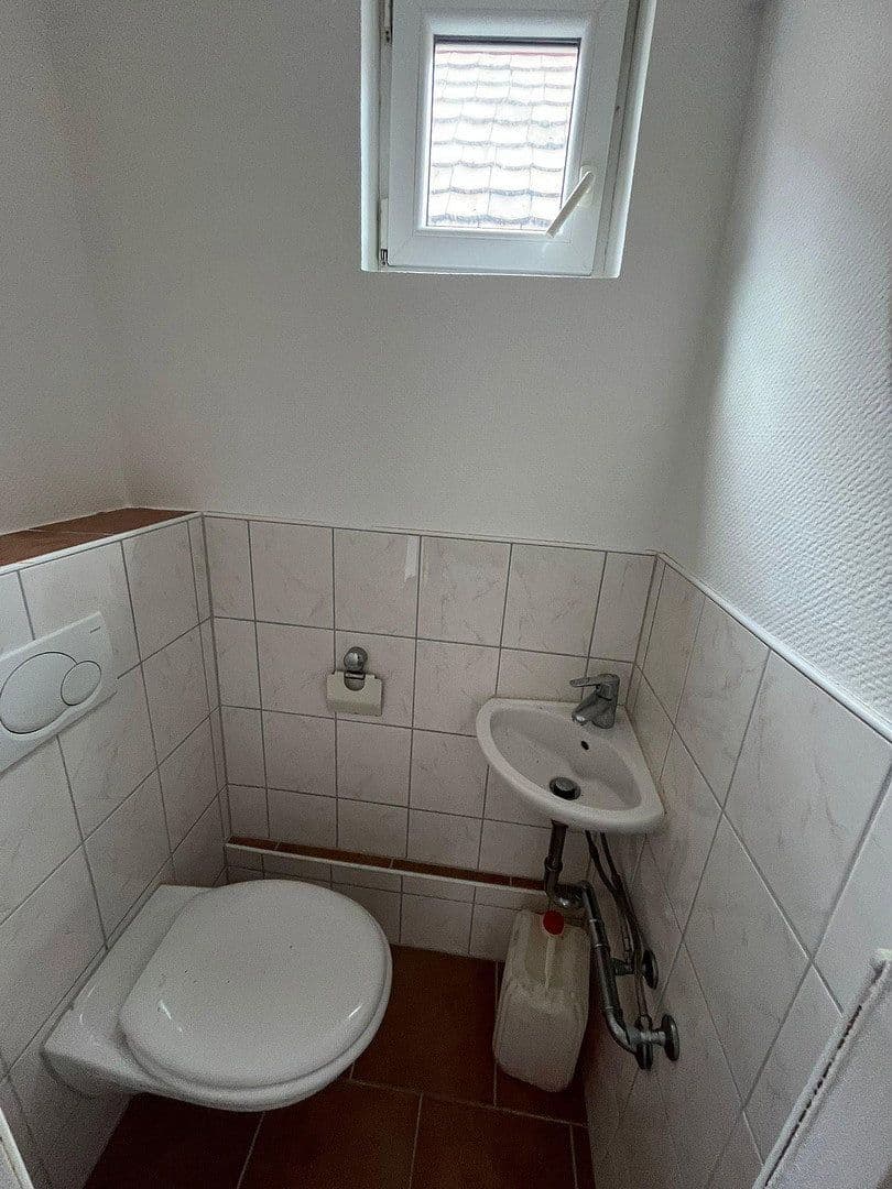 Prenájom bytu 5-izbový 140 m², Hauptstr. 39, Dettenheim, Bádensko-Wurttembersko Prenájom bytu 5-izbový 140 m², Hauptstr. 39, Dettenheim, Bádensko-Wurttembersko
