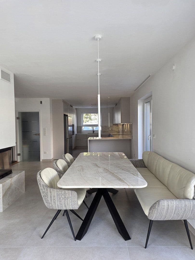 Predaj domu 185 m², pozemek 300 m², Röthenbach an der Pegnitz, Bavorsko Predaj domu 185 m², pozemek 300 m², Röthenbach an der Pegnitz, Bavorsko