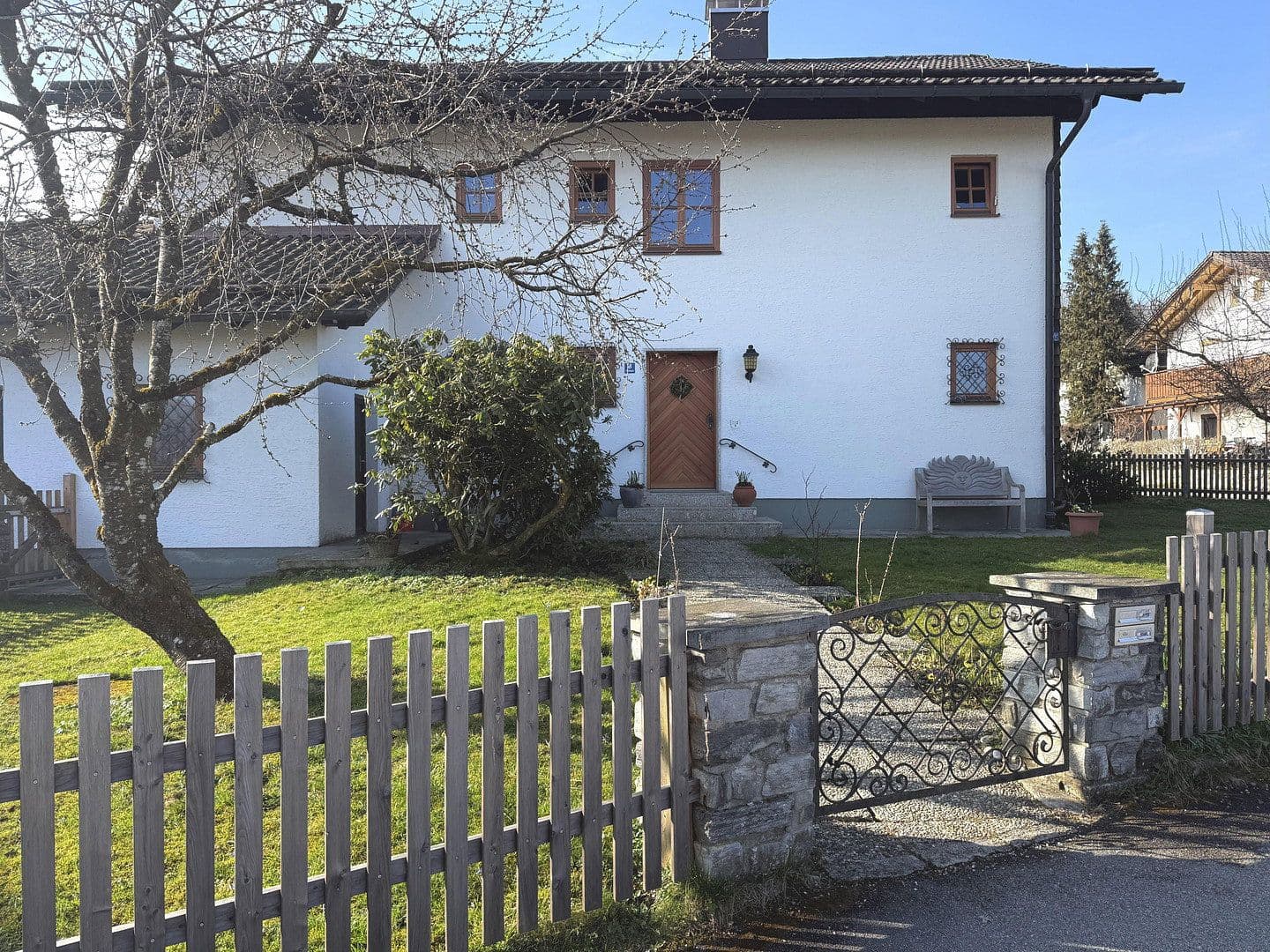 Predaj domu 209 m², pozemek 1.117 m², Frühlingstraße 8, Teisendorf, Bavorsko Predaj domu 209 m², pozemek 1.117 m², Frühlingstraße 8, Teisendorf, Bavorsko
