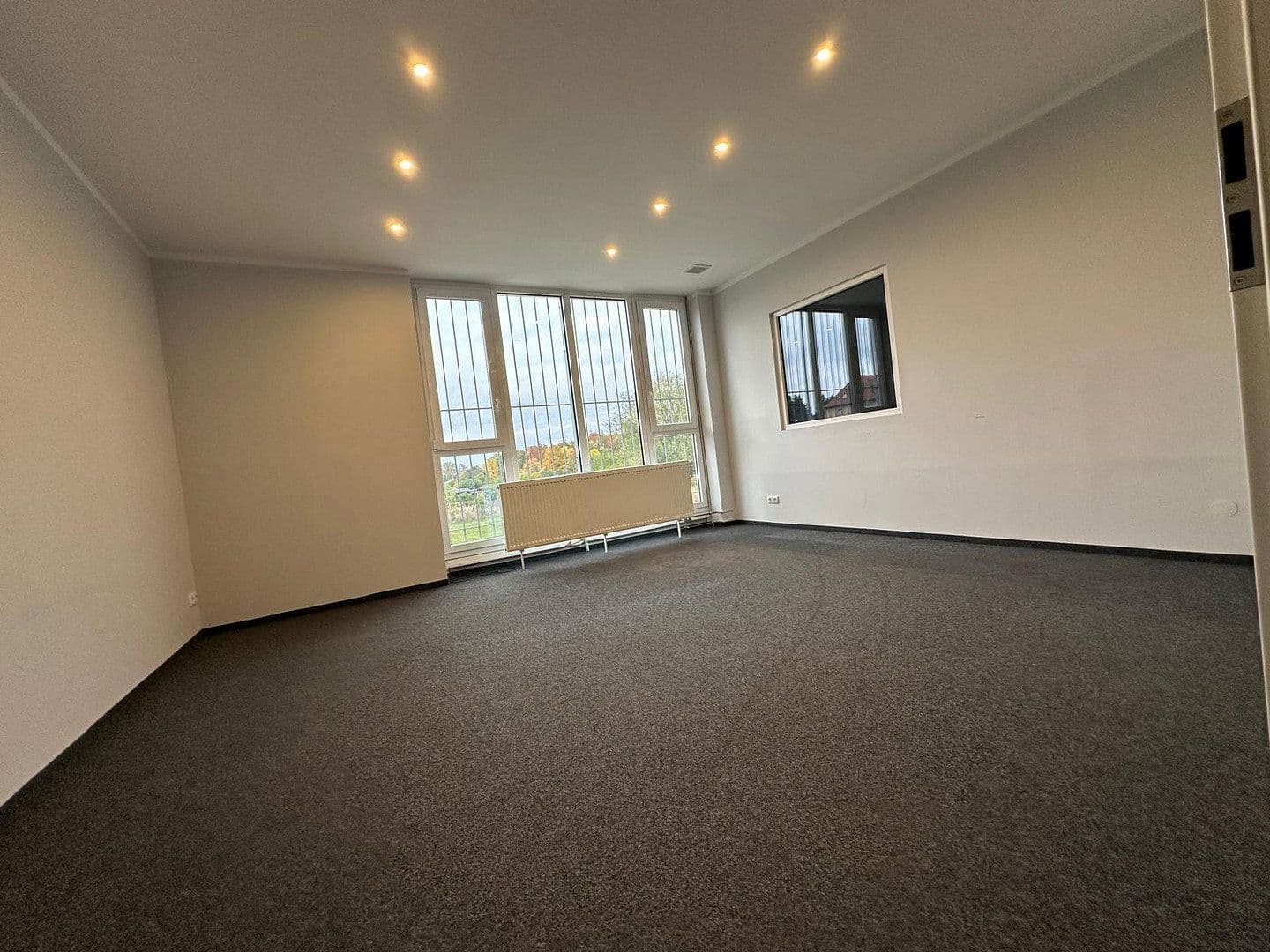 Prenájom nebytového priestoru 22.000 m², Steinbergstr. 3, Leipzig, Leipzig OT Holzhausen, Sasko Prenájom nebytového priestoru 22.000 m², Steinbergstr. 3, Leipzig, Leipzig OT Holzhausen, Sasko