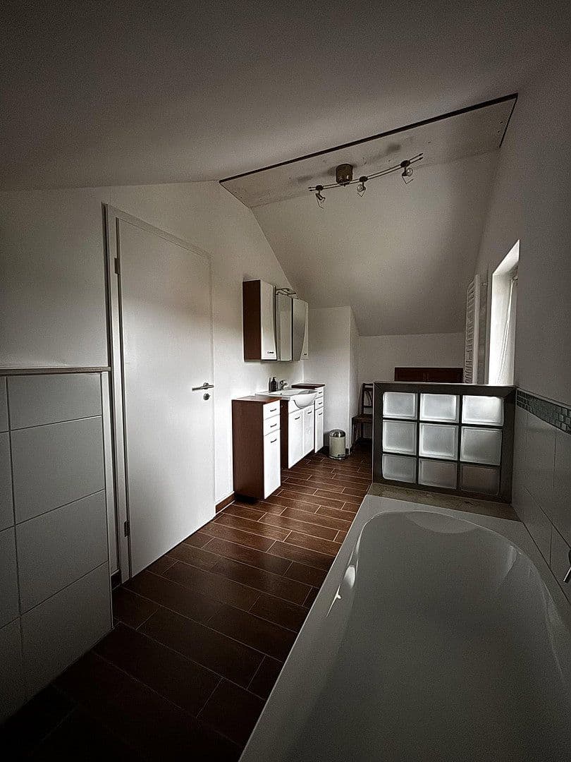 Predaj domu 273 m², pozemek 655 m², Einbeck, Dolné Sasko Predaj domu 273 m², pozemek 655 m², Einbeck, Dolné Sasko