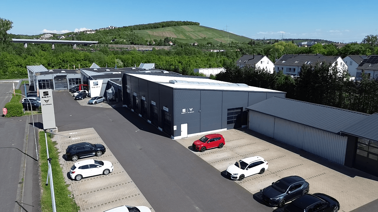 Predaj nebytového priestoru 6.900 m², Gewerbestrasse 2-4, Zell am Main, Bavorsko Predaj nebytového priestoru 6.900 m², Gewerbestrasse 2-4, Zell am Main, Bavorsko