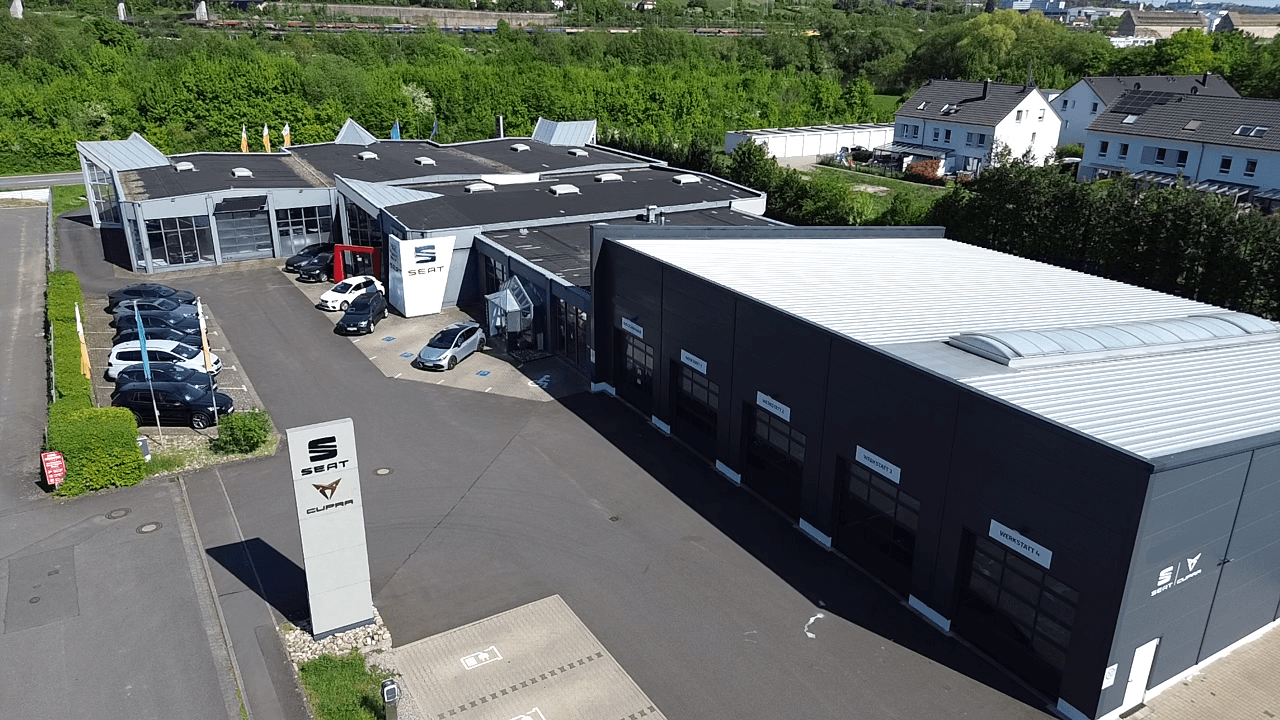 Predaj nebytového priestoru 6.900 m², Gewerbestrasse 2-4, Zell am Main, Bavorsko Predaj nebytového priestoru 6.900 m², Gewerbestrasse 2-4, Zell am Main, Bavorsko