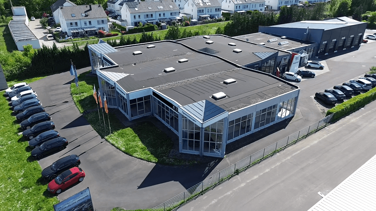 Predaj nebytového priestoru 6.900 m², Gewerbestrasse 2-4, Zell am Main, Bavorsko Predaj nebytového priestoru 6.900 m², Gewerbestrasse 2-4, Zell am Main, Bavorsko