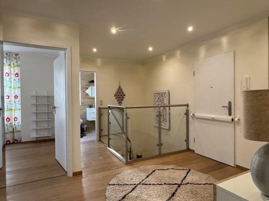 Prenájom bytu 4-izbový 113 m², Berlin, Berlín Prenájom bytu 4-izbový 113 m², Berlin, Berlín