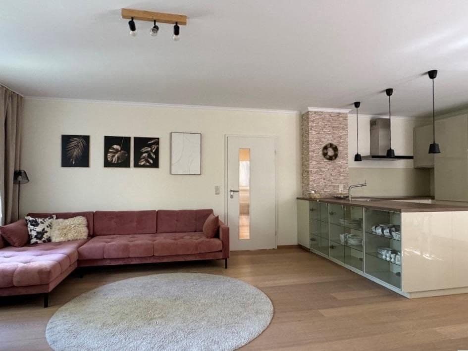 Prenájom bytu 4-izbový 113 m², Berlin, Berlín Prenájom bytu 4-izbový 113 m², Berlin, Berlín