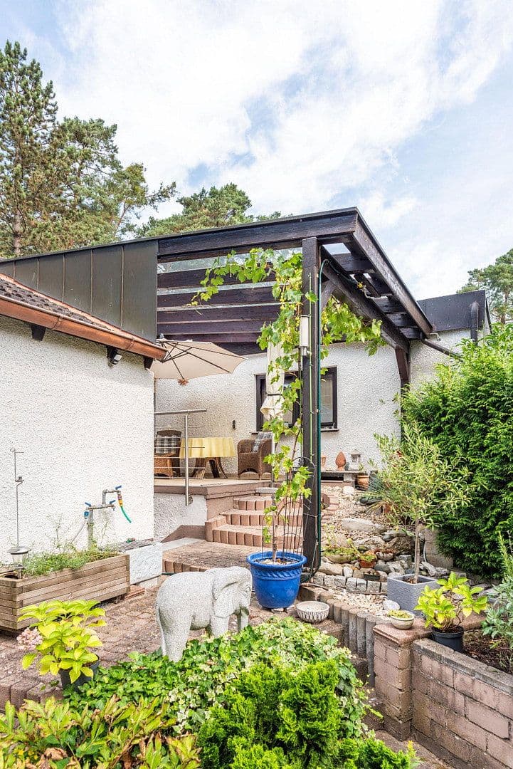 Predaj domu 330 m², pozemek 1.041 m², Erlangen, Bavorsko Predaj domu 330 m², pozemek 1.041 m², Erlangen, Bavorsko