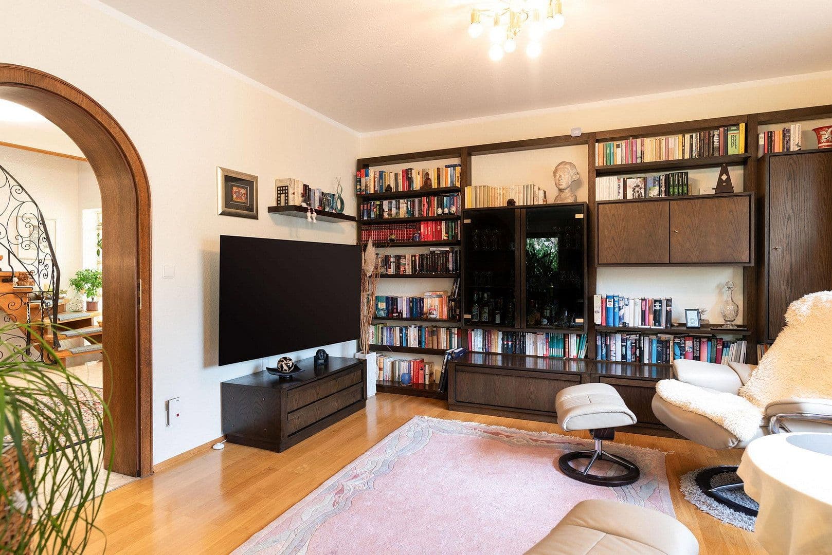 Predaj domu 330 m², pozemek 1.041 m², Erlangen, Bavorsko Predaj domu 330 m², pozemek 1.041 m², Erlangen, Bavorsko
