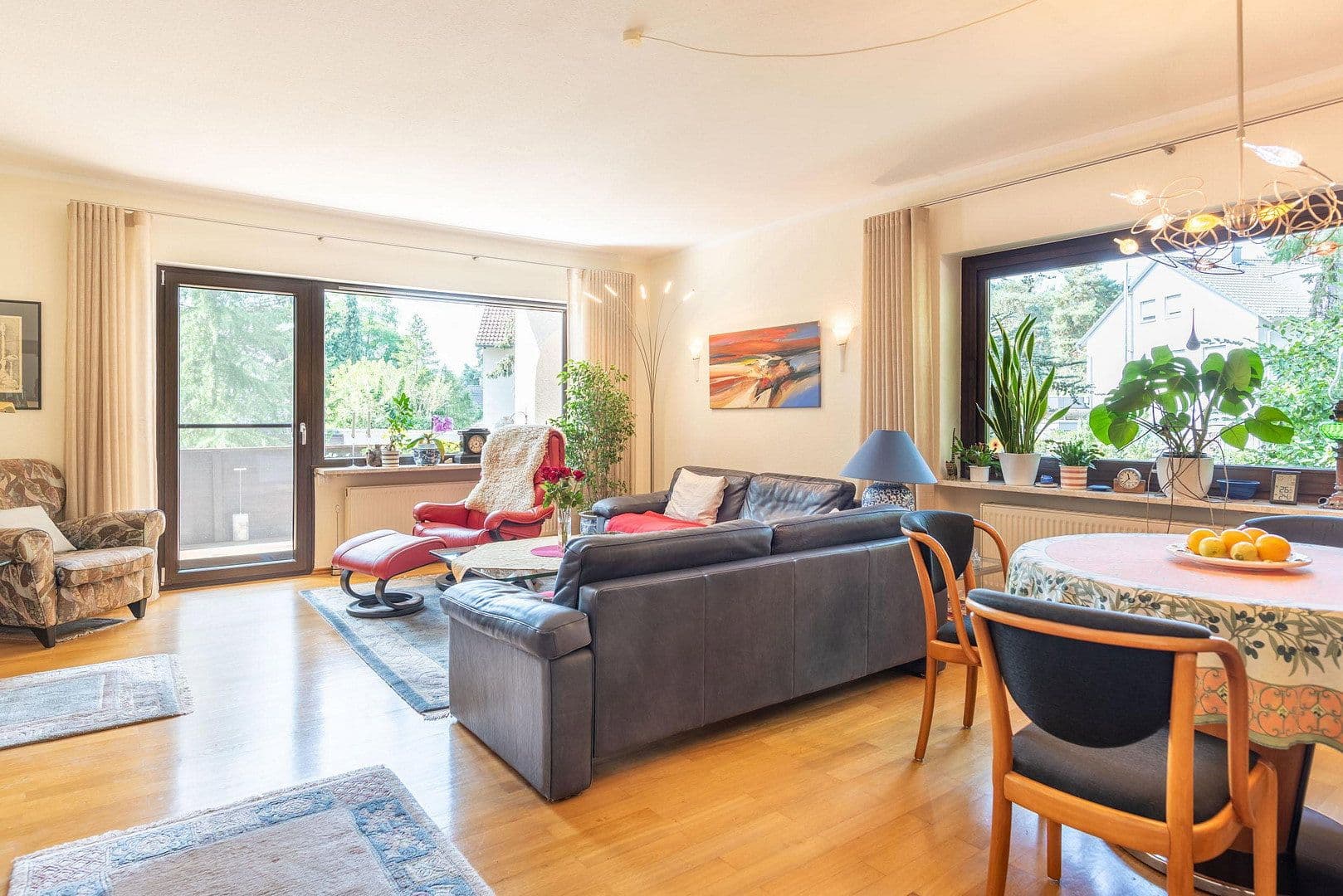 Predaj domu 330 m², pozemek 1.041 m², Erlangen, Bavorsko Predaj domu 330 m², pozemek 1.041 m², Erlangen, Bavorsko