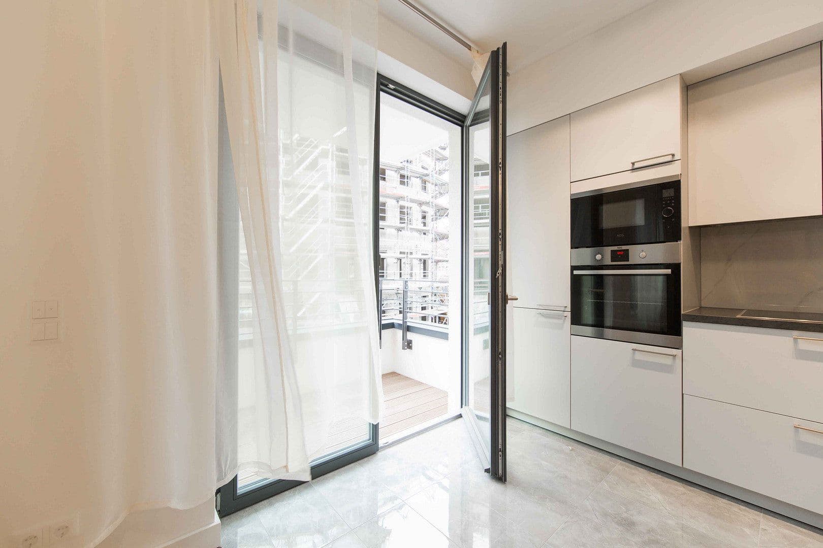 Prenájom bytu 3-izbový 85 m², Berlin, Berlín Prenájom bytu 3-izbový 85 m², Berlin, Berlín