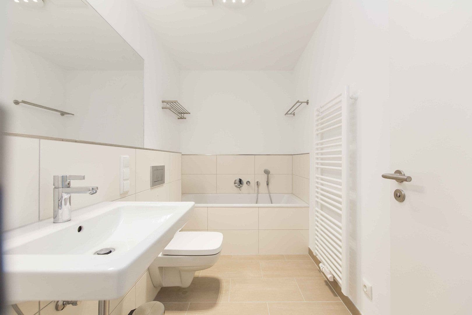 Prenájom bytu 3-izbový 85 m², Berlin, Berlín Prenájom bytu 3-izbový 85 m², Berlin, Berlín
