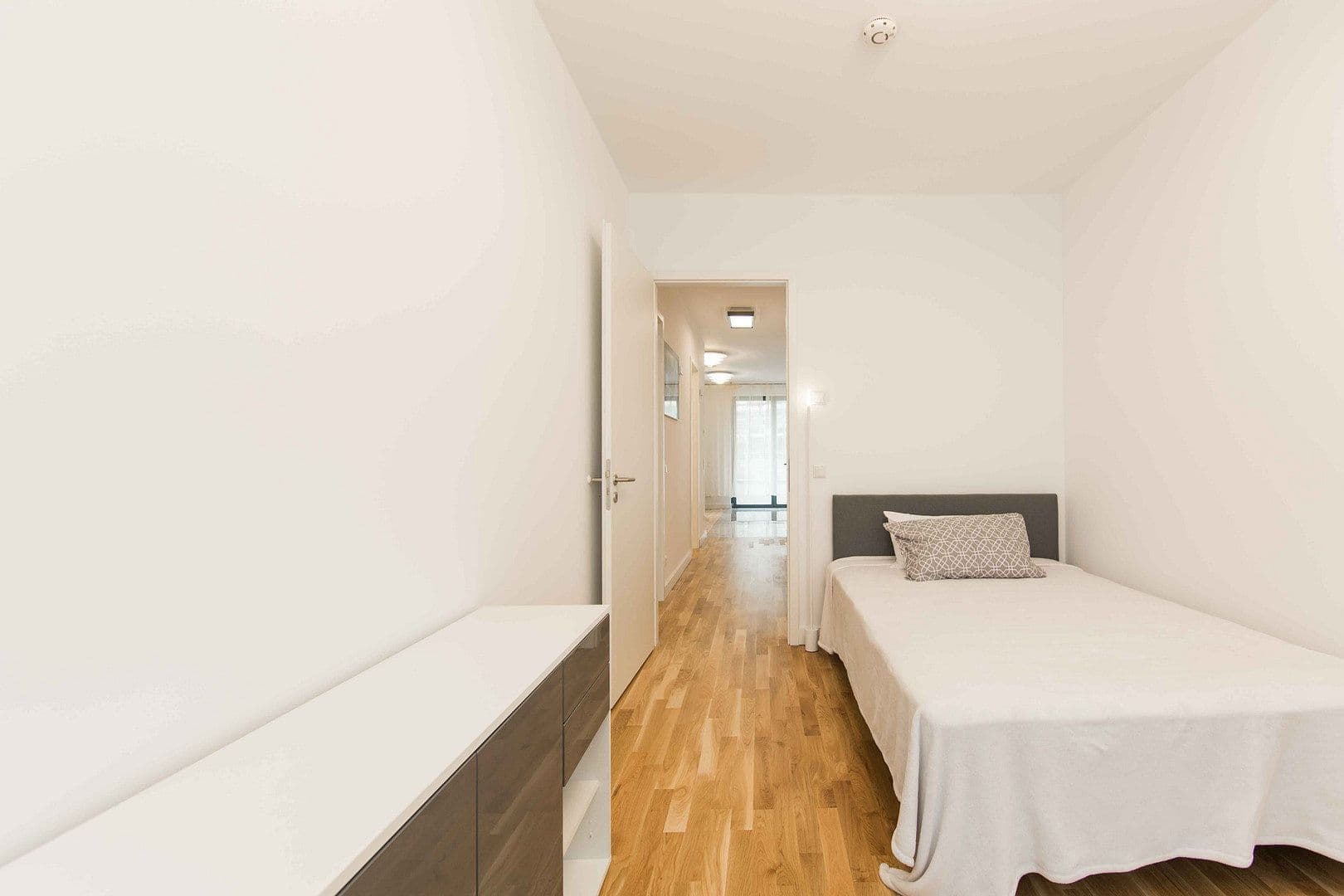 Prenájom bytu 3-izbový 85 m², Berlin, Berlín Prenájom bytu 3-izbový 85 m², Berlin, Berlín