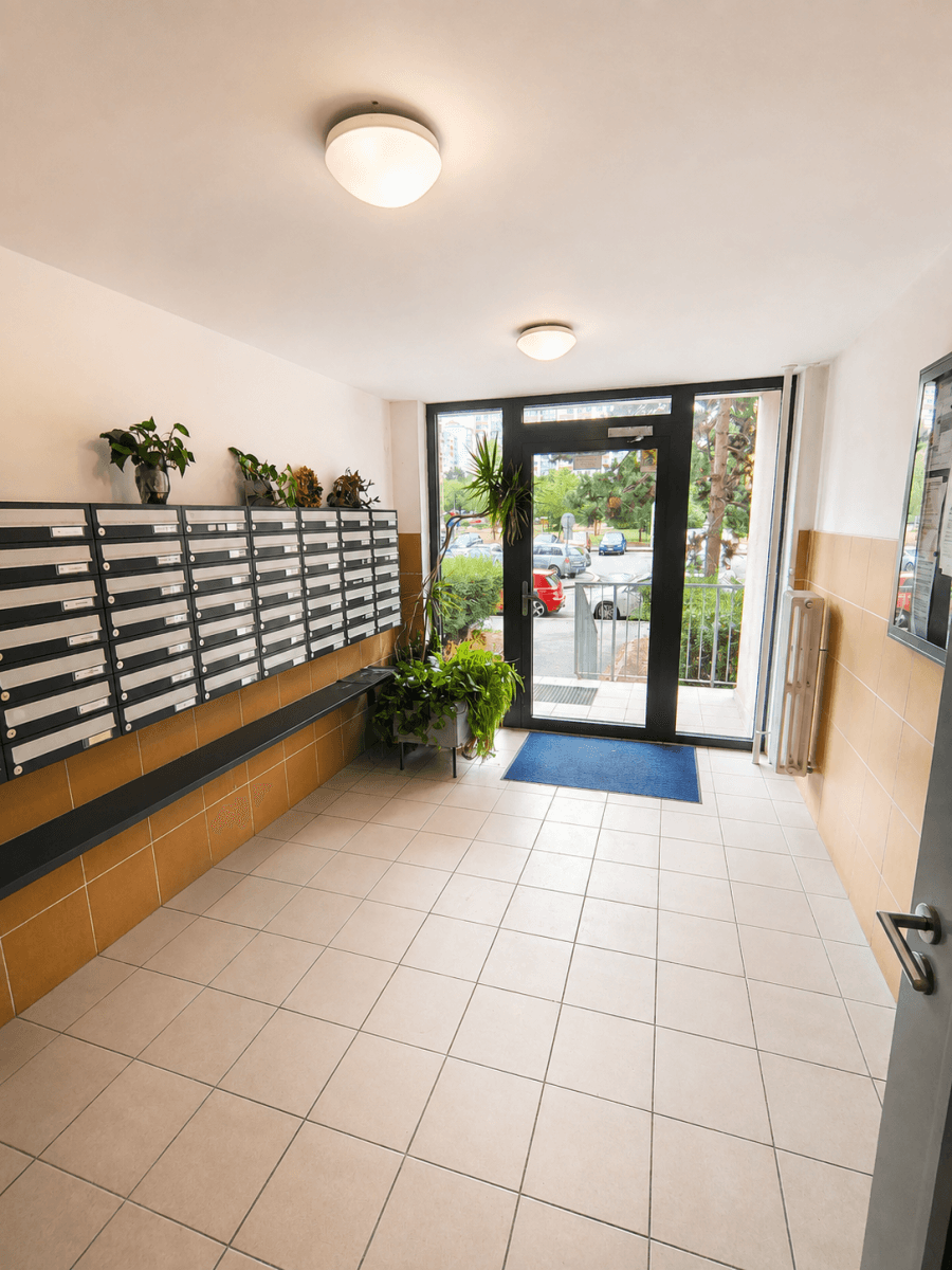 Predaj bytu 3-izbový 60 m², Radomská, Praha, Praha Predaj bytu 3-izbový 60 m², Radomská, Praha, Praha