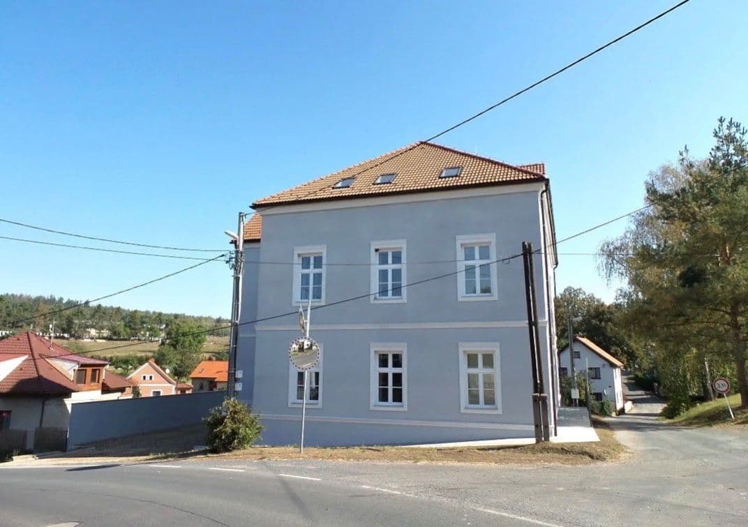 Prenájom bytu 3-izbový 54 m², Daleké Dušníky, Středočeský kraj Prenájom bytu 3-izbový 54 m², Daleké Dušníky, Středočeský kraj