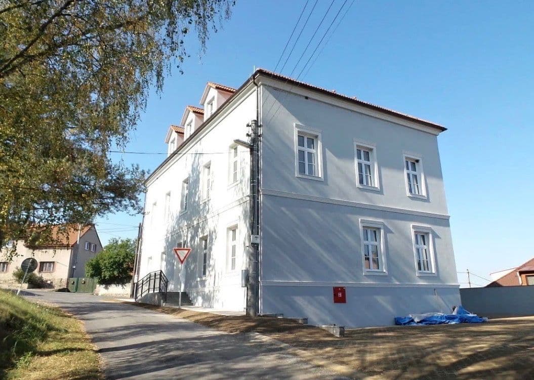 Prenájom bytu 3-izbový 54 m², Daleké Dušníky, Středočeský kraj Prenájom bytu 3-izbový 54 m², Daleké Dušníky, Středočeský kraj