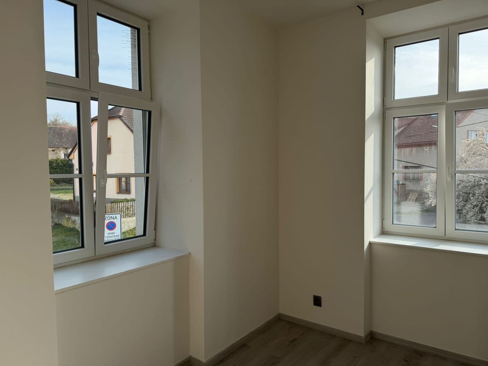 Prenájom bytu 3-izbový 54 m², Daleké Dušníky, Středočeský kraj Prenájom bytu 3-izbový 54 m², Daleké Dušníky, Středočeský kraj