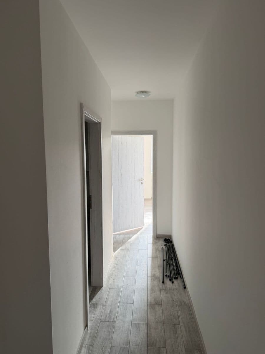 Prenájom bytu 3-izbový 54 m², Daleké Dušníky, Středočeský kraj Prenájom bytu 3-izbový 54 m², Daleké Dušníky, Středočeský kraj