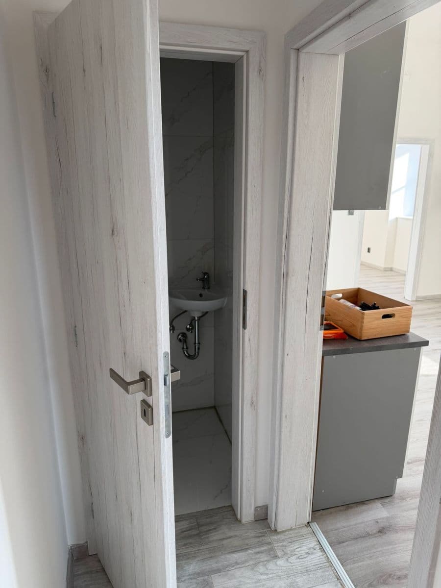 Prenájom bytu 3-izbový 54 m², Daleké Dušníky, Středočeský kraj Prenájom bytu 3-izbový 54 m², Daleké Dušníky, Středočeský kraj