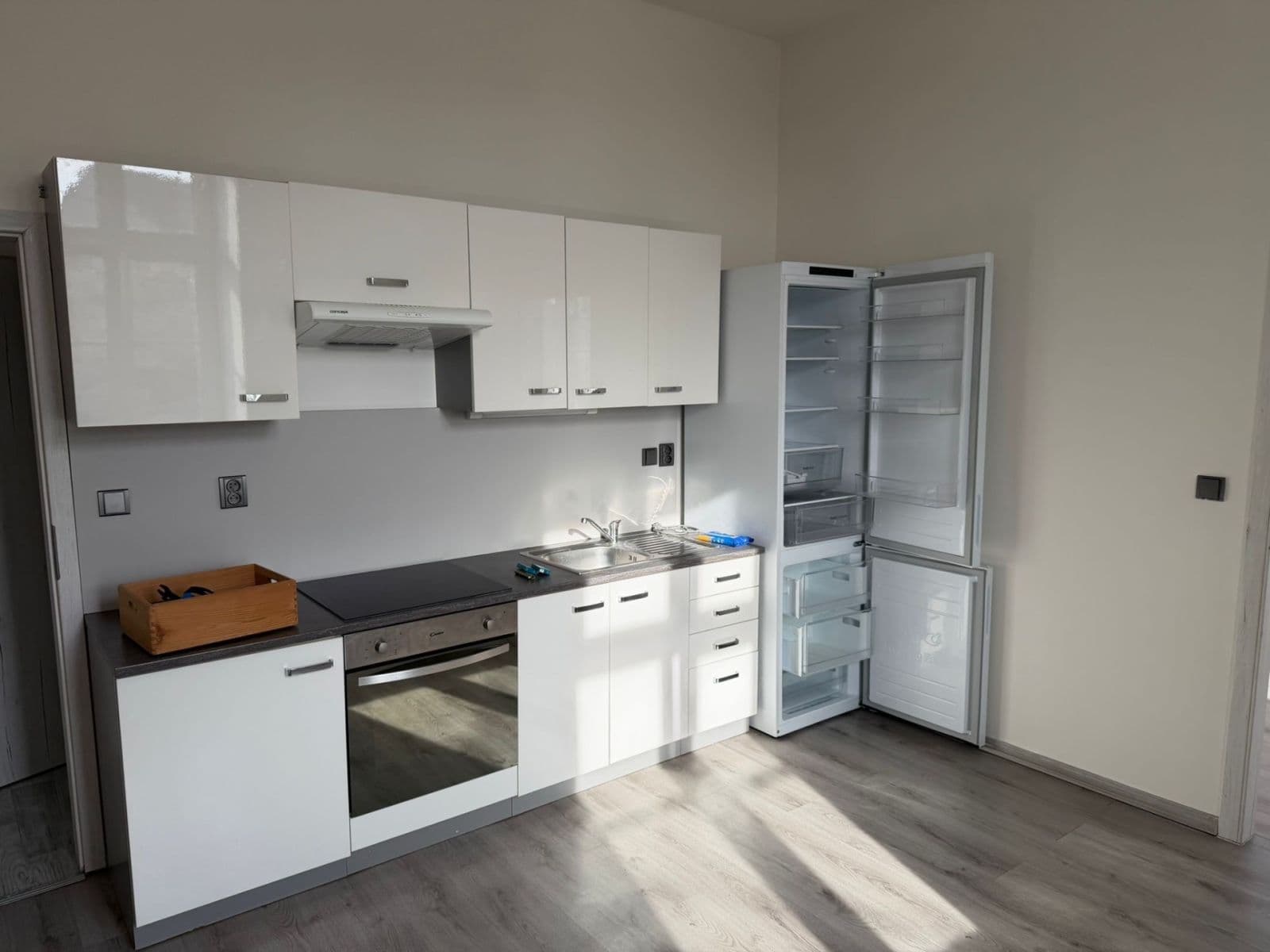 Prenájom bytu 3-izbový 54 m², Daleké Dušníky, Středočeský kraj Prenájom bytu 3-izbový 54 m², Daleké Dušníky, Středočeský kraj