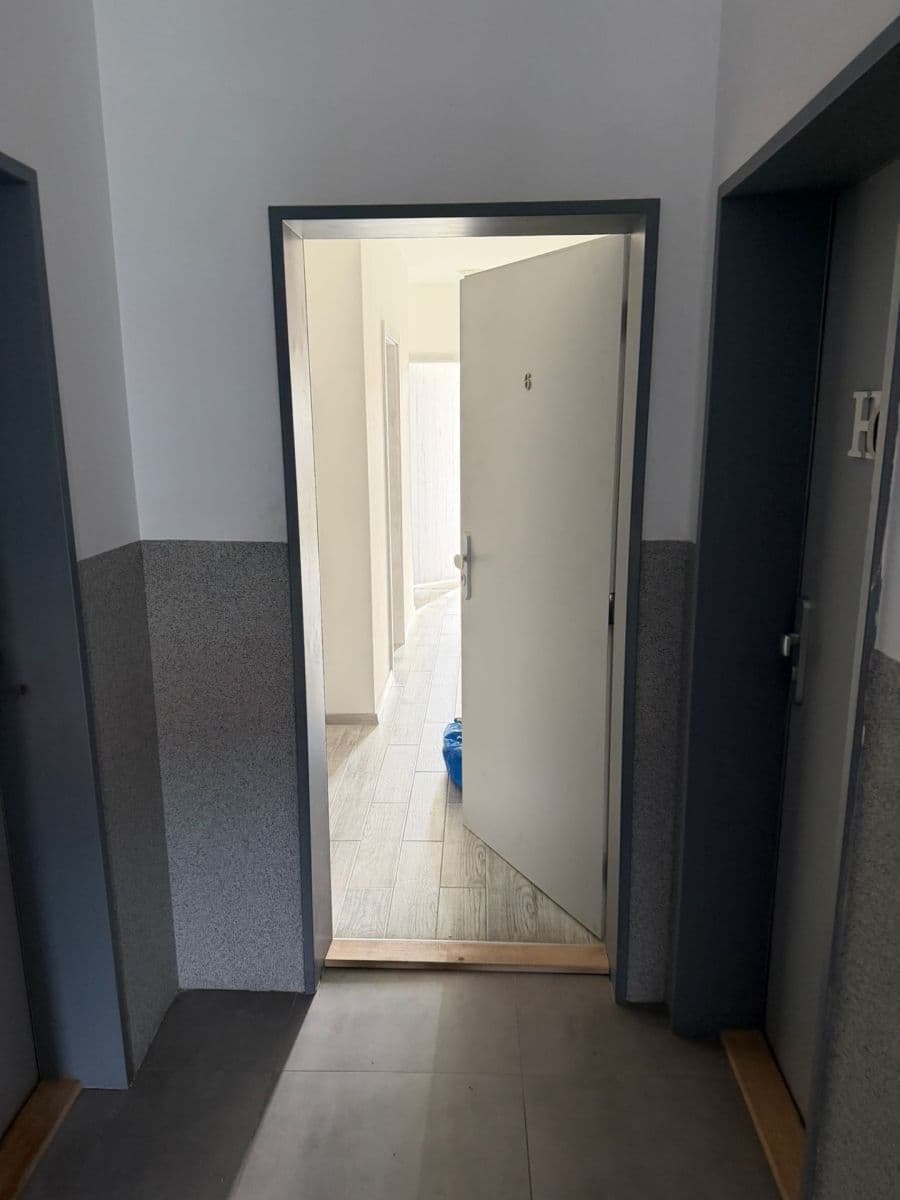 Prenájom bytu 3-izbový 54 m², Daleké Dušníky, Středočeský kraj Prenájom bytu 3-izbový 54 m², Daleké Dušníky, Středočeský kraj