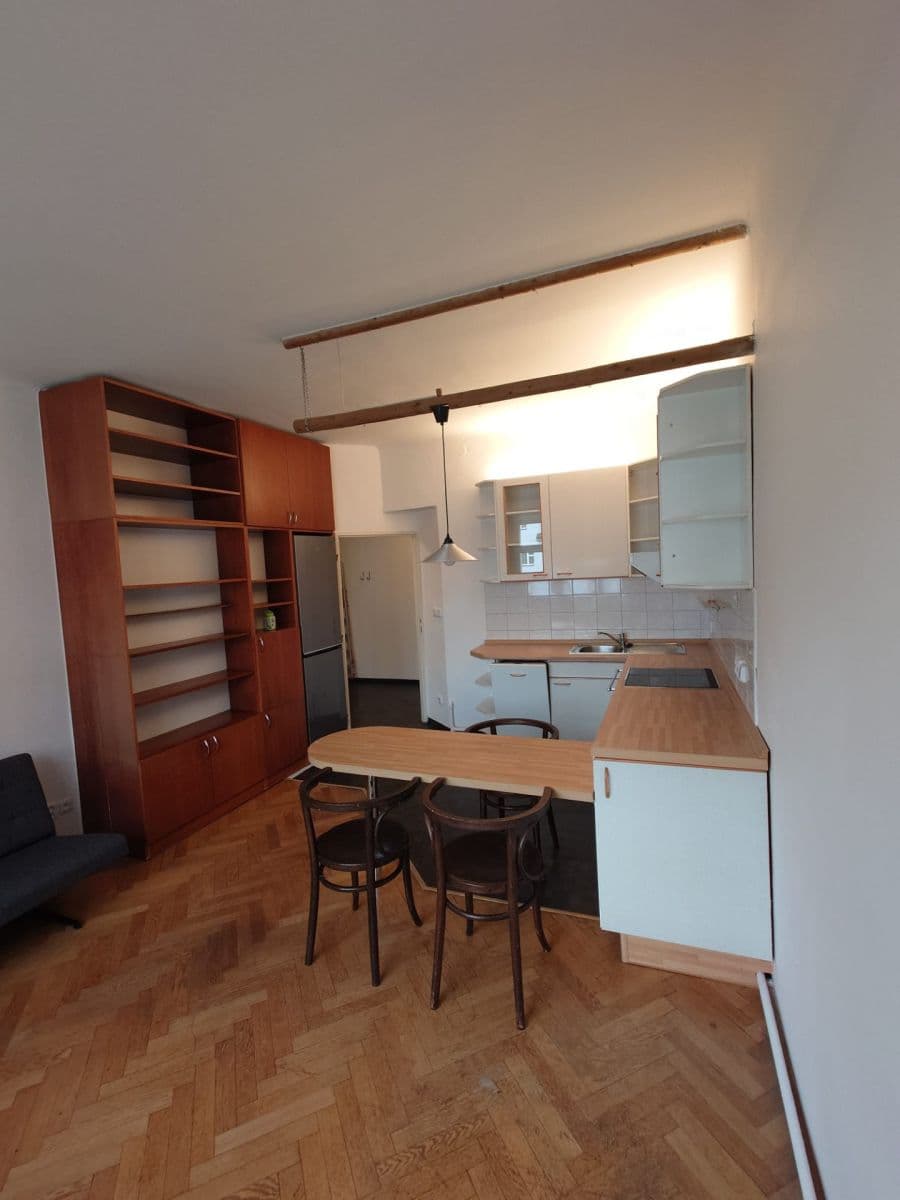 Prenájom bytu 1-izbový 44 m², Radhošťská, Praha, Praha Prenájom bytu 1-izbový 44 m², Radhošťská, Praha, Praha