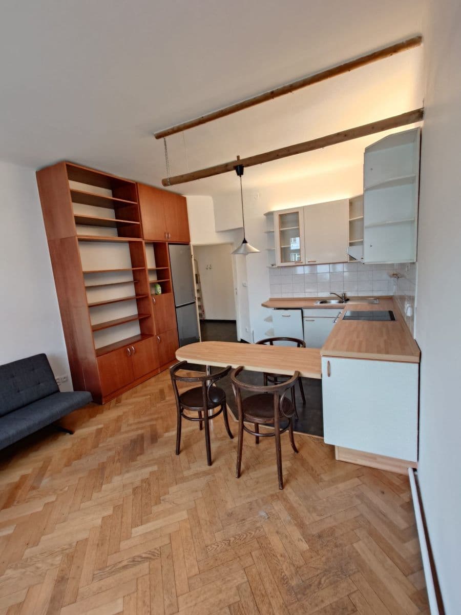 Prenájom bytu 1-izbový 44 m², Radhošťská, Praha, Praha Prenájom bytu 1-izbový 44 m², Radhošťská, Praha, Praha