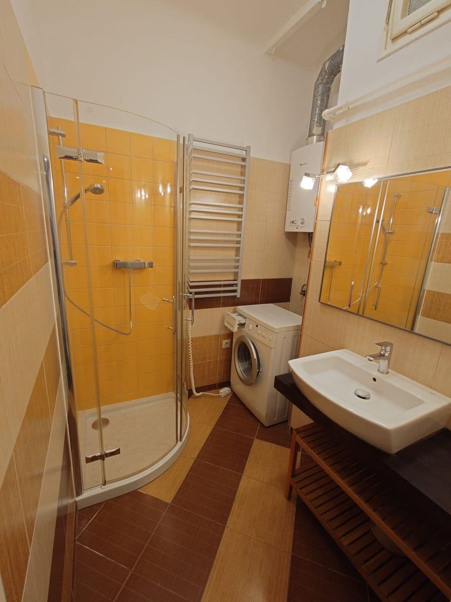 Prenájom bytu 1-izbový 44 m², Radhošťská, Praha, Praha Prenájom bytu 1-izbový 44 m², Radhošťská, Praha, Praha