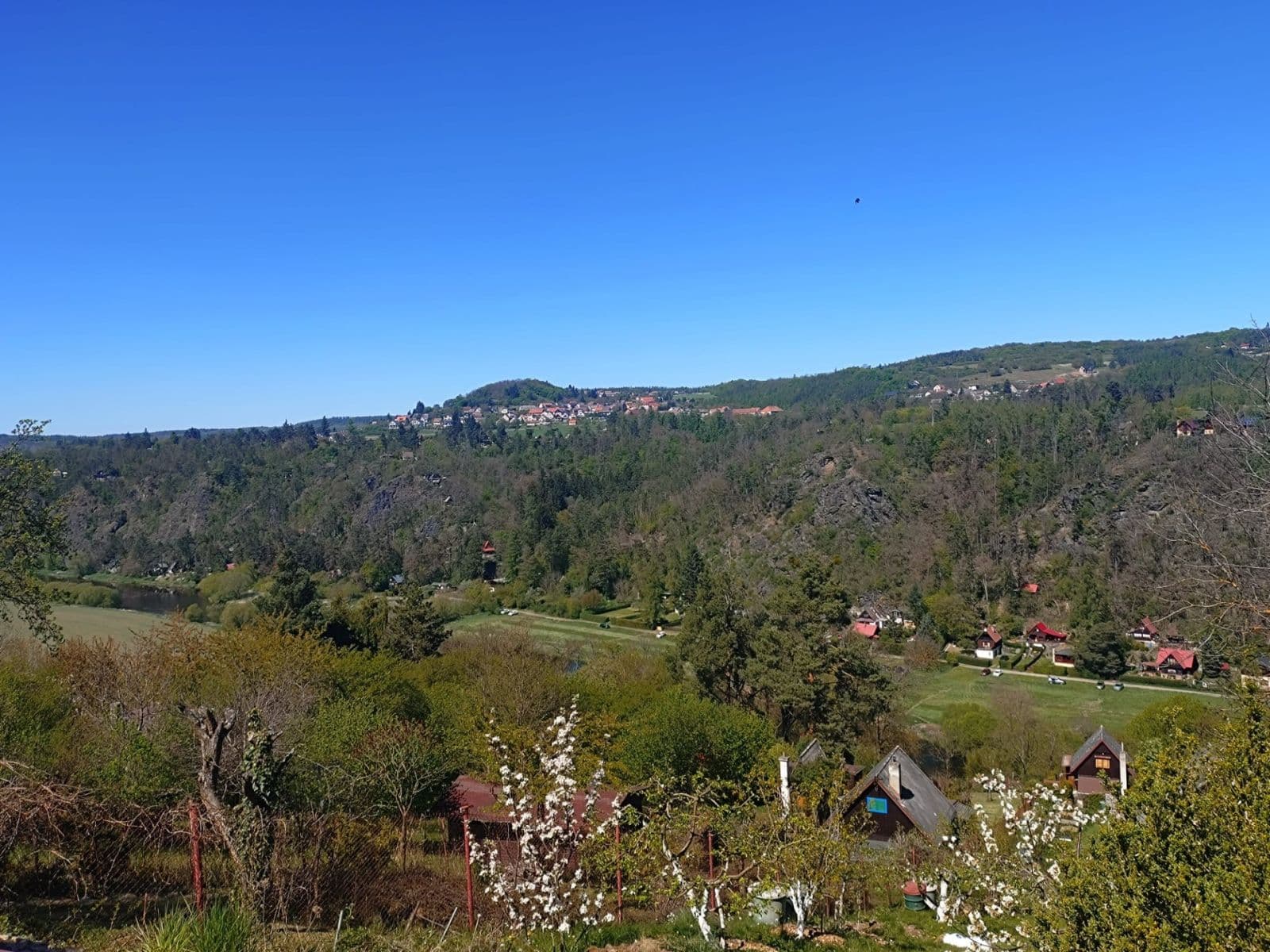 Predaj rekreačného objektu 33 m², pozemek 953 m², Račice, Středočeský kraj Predaj rekreačného objektu 33 m², pozemek 953 m², Račice, Středočeský kraj