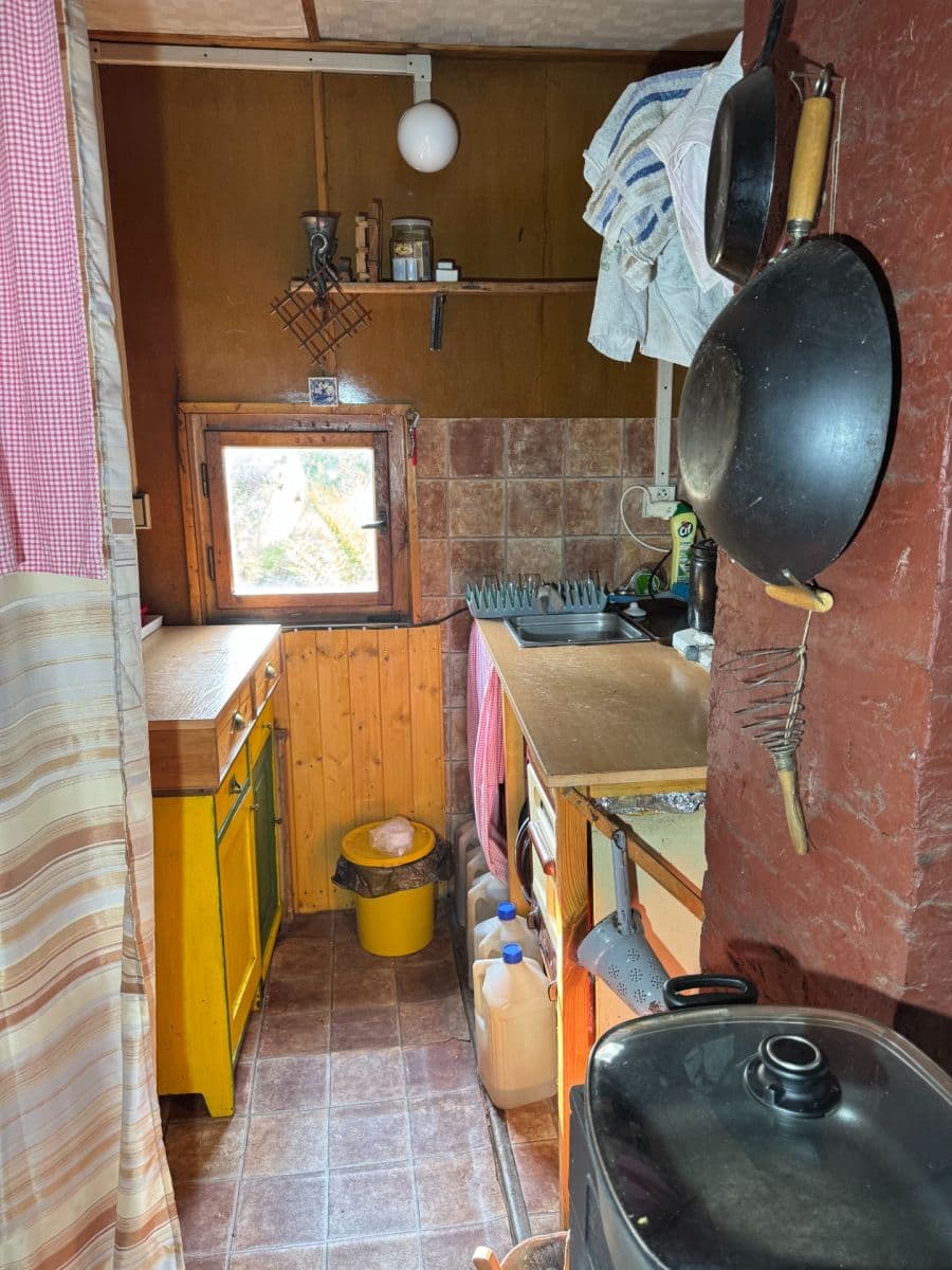 Predaj rekreačného objektu 33 m², pozemek 953 m², Račice, Středočeský kraj Predaj rekreačného objektu 33 m², pozemek 953 m², Račice, Středočeský kraj