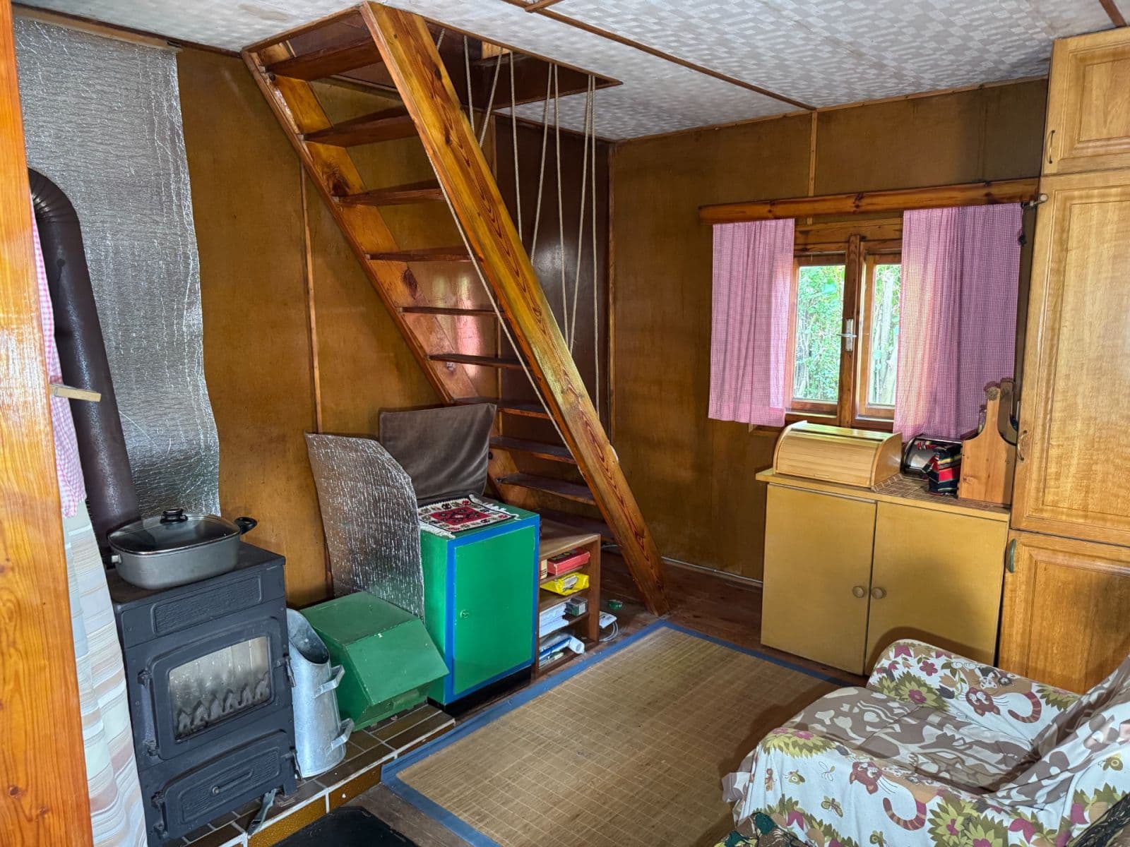 Predaj rekreačného objektu 33 m², pozemek 953 m², Račice, Středočeský kraj Predaj rekreačného objektu 33 m², pozemek 953 m², Račice, Středočeský kraj
