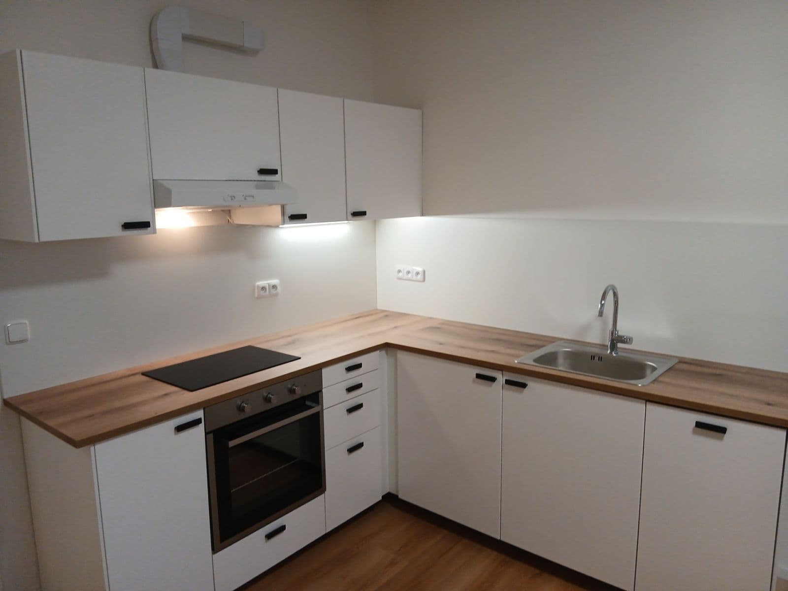 Prenájom bytu 2-izbový 34 m², Českomoravská, Praha, Praha Prenájom bytu 2-izbový 34 m², Českomoravská, Praha, Praha
