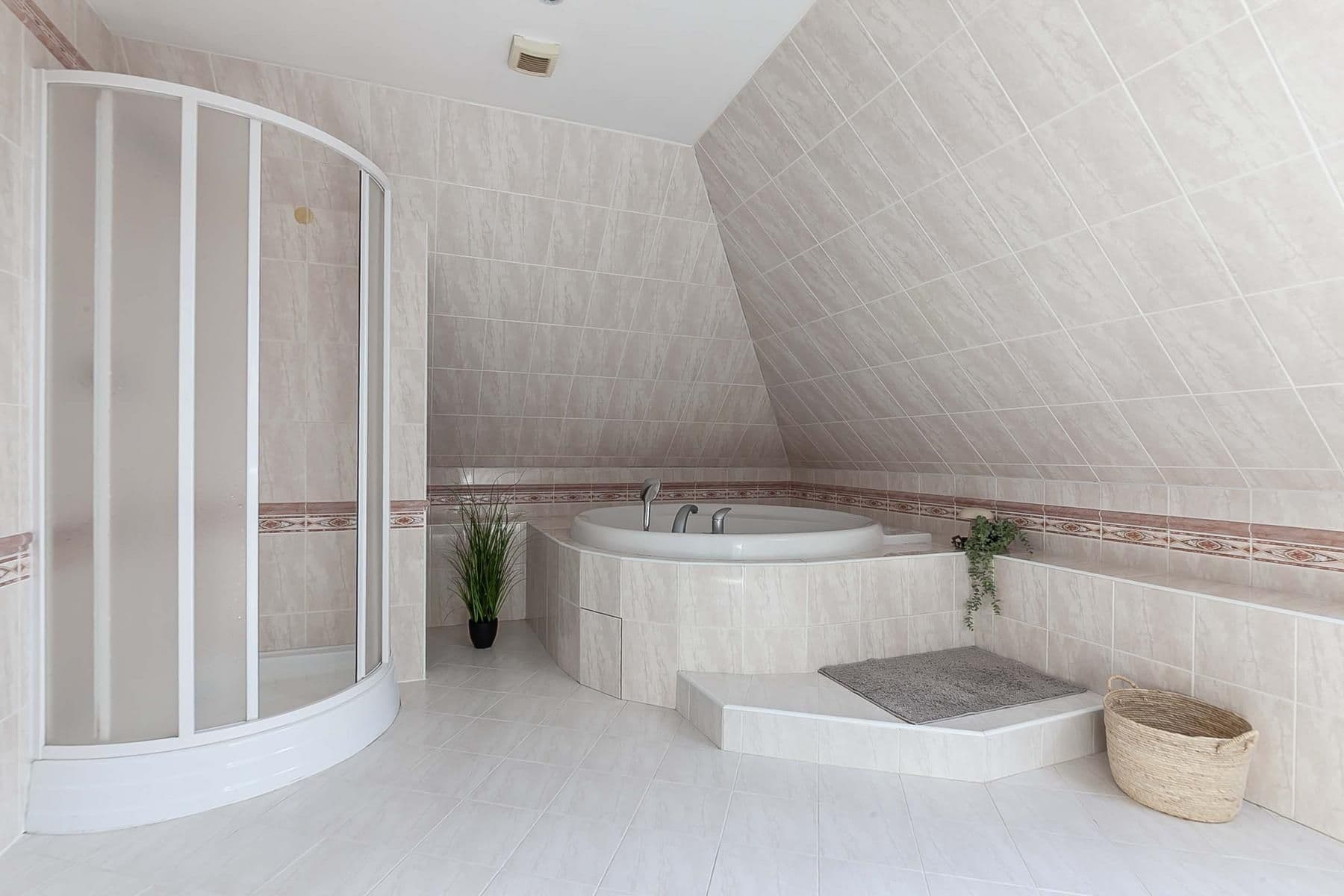 Predaj domu 243 m², pozemek 1.810 m², Nové Město nad Metují, Královéhradecký kraj Predaj domu 243 m², pozemek 1.810 m², Nové Město nad Metují, Královéhradecký kraj