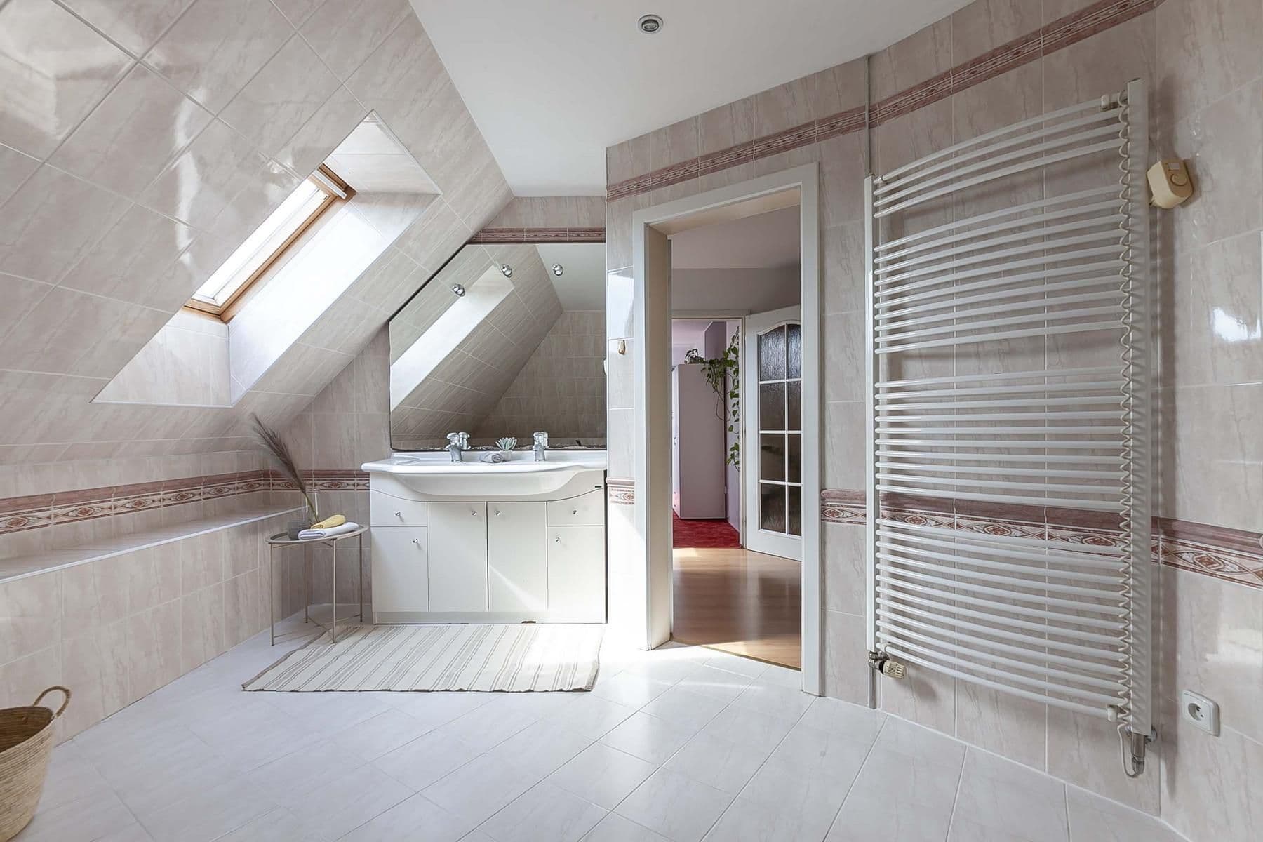 Predaj domu 243 m², pozemek 1.810 m², Nové Město nad Metují, Královéhradecký kraj Predaj domu 243 m², pozemek 1.810 m², Nové Město nad Metují, Královéhradecký kraj