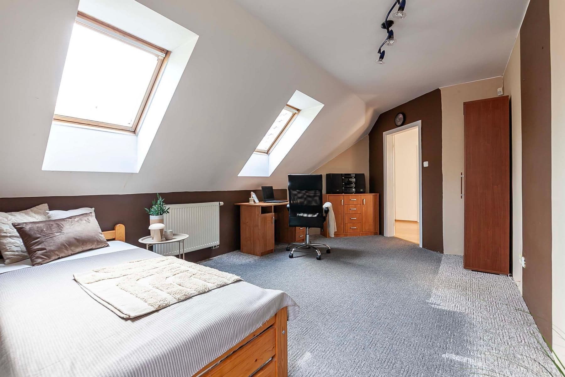 Predaj domu 243 m², pozemek 1.810 m², Nové Město nad Metují, Královéhradecký kraj Predaj domu 243 m², pozemek 1.810 m², Nové Město nad Metují, Královéhradecký kraj