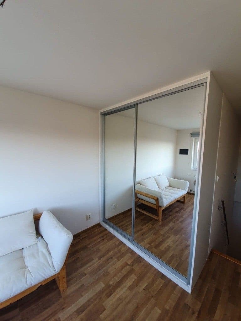 Prenájom bytu 4-izbový 77 m², Korunovační, Praha, Praha Prenájom bytu 4-izbový 77 m², Korunovační, Praha, Praha