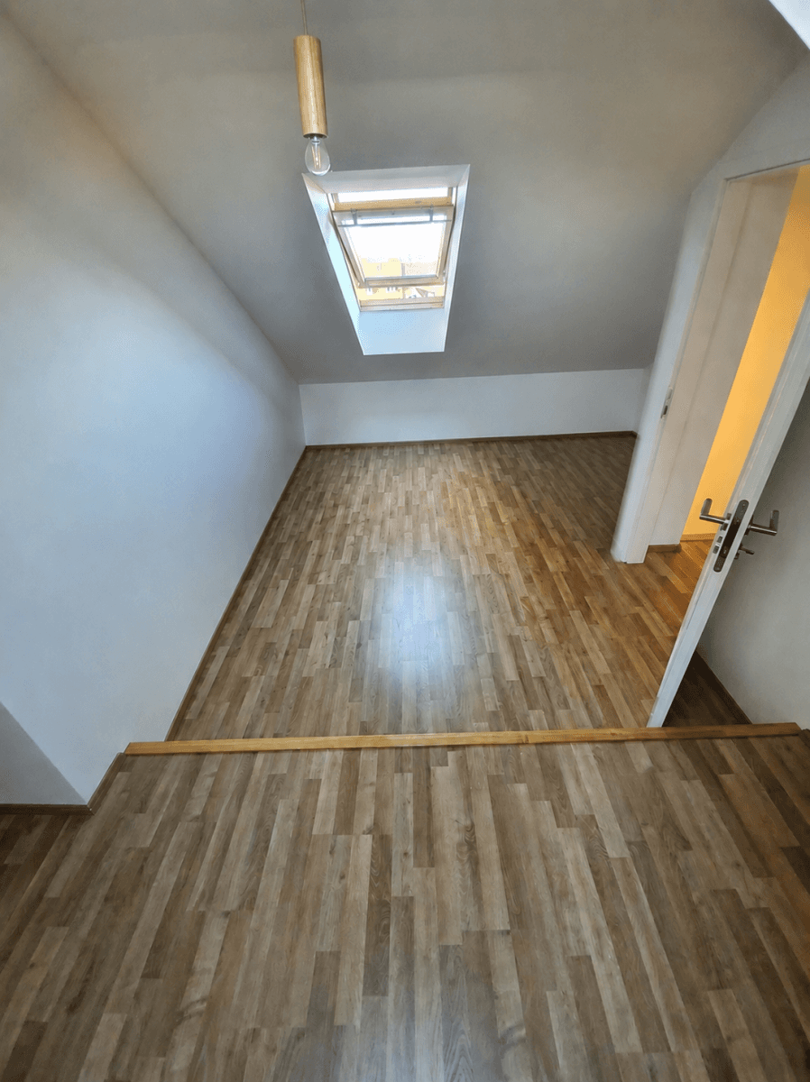 Prenájom bytu 4-izbový 77 m², Korunovační, Praha, Praha Prenájom bytu 4-izbový 77 m², Korunovační, Praha, Praha