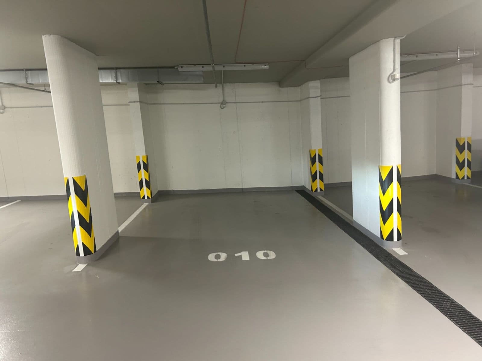 Prenájom garáže 14 m², Poděbradská, Praha, Praha Prenájom garáže 14 m², Poděbradská, Praha, Praha