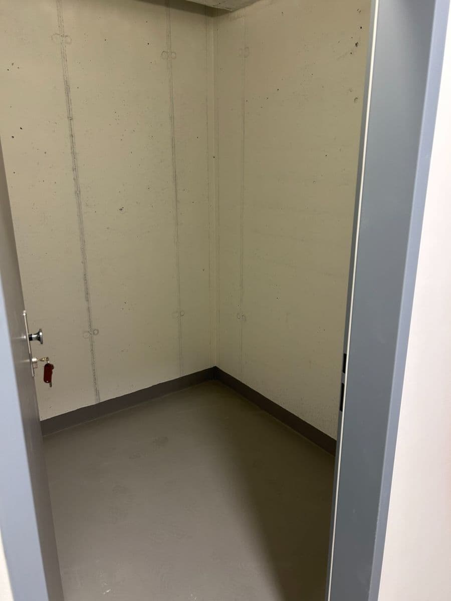 Prenájom garáže 14 m², Poděbradská, Praha, Praha Prenájom garáže 14 m², Poděbradská, Praha, Praha