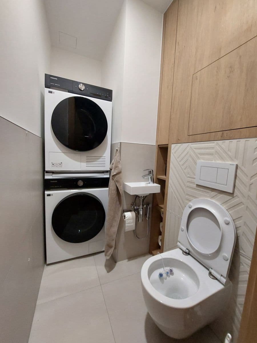 Prenájom bytu 3-izbový 77 m², Olbrachtovo náměstí, Brno, Jihomoravský kraj Prenájom bytu 3-izbový 77 m², Olbrachtovo náměstí, Brno, Jihomoravský kraj