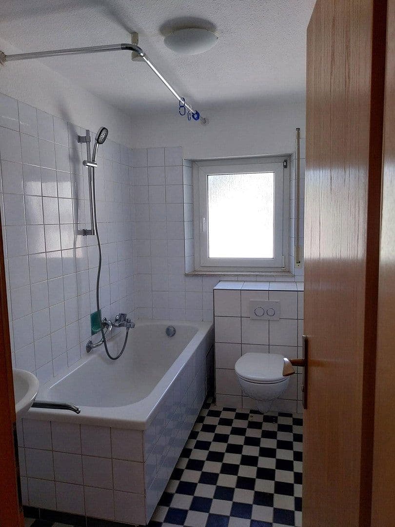 Prenájom bytu 3-izbový 64 m², Schiltacher Straße 18, Stuttgart, Bádensko-Wurttembersko Prenájom bytu 3-izbový 64 m², Schiltacher Straße 18, Stuttgart, Bádensko-Wurttembersko