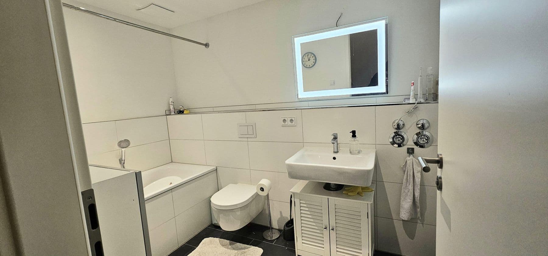 Prenájom bytu 4-izbový 101 m², Walddörferstraße, Hamburg, Hamburg Prenájom bytu 4-izbový 101 m², Walddörferstraße, Hamburg, Hamburg