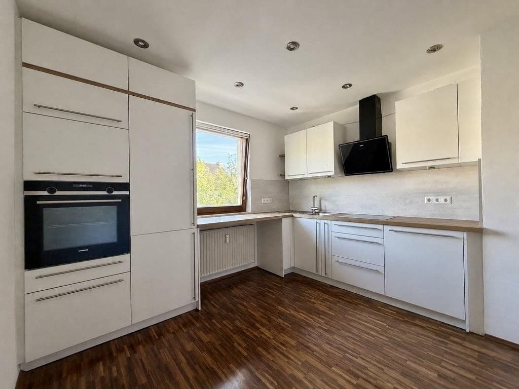 Prenájom bytu 4-izbový 95 m², Aalen, Bádensko-Wurttembersko Prenájom bytu 4-izbový 95 m², Aalen, Bádensko-Wurttembersko