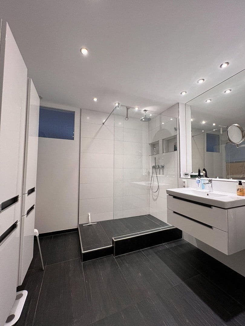 Predaj bytu 3-izbový 84 m², Stuttgart, Bádensko-Wurttembersko Predaj bytu 3-izbový 84 m², Stuttgart, Bádensko-Wurttembersko
