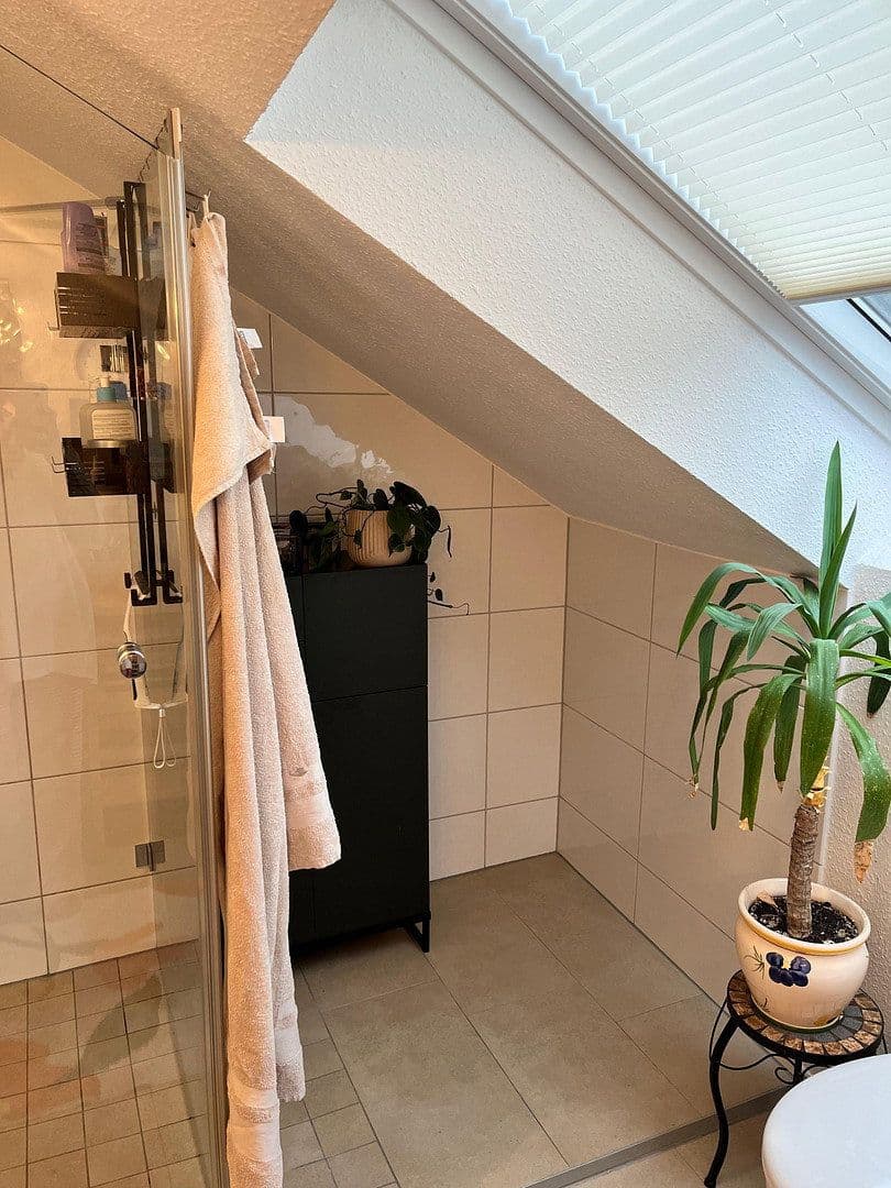 Prenájom bytu 3-izbový 55 m², Saarbrücken, Sársko Prenájom bytu 3-izbový 55 m², Saarbrücken, Sársko