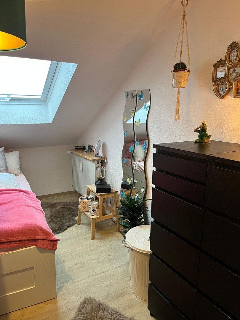 Prenájom bytu 3-izbový 55 m², Saarbrücken, Sársko Prenájom bytu 3-izbový 55 m², Saarbrücken, Sársko