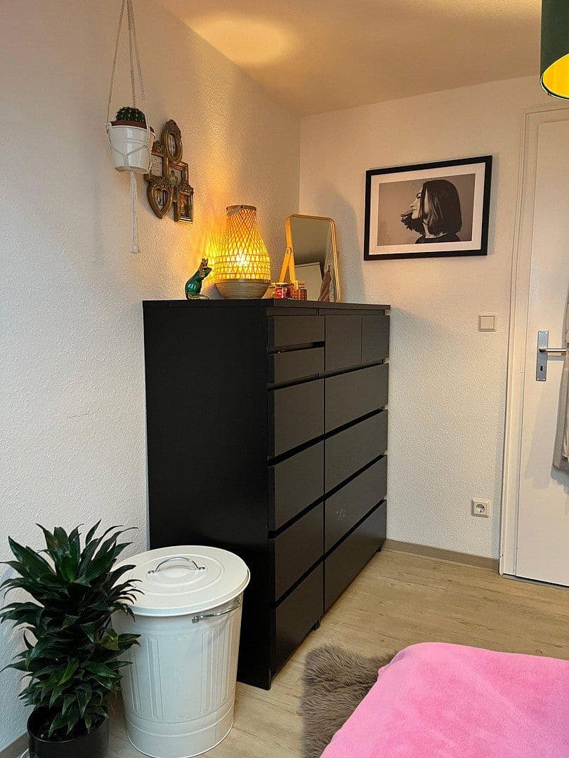 Prenájom bytu 3-izbový 55 m², Saarbrücken, Sársko Prenájom bytu 3-izbový 55 m², Saarbrücken, Sársko