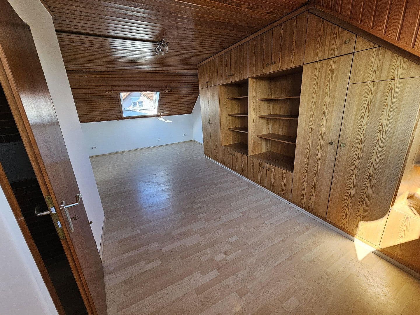 Prenájom bytu 4-izbový 120 m², Stutensee, Bádensko-Wurttembersko Prenájom bytu 4-izbový 120 m², Stutensee, Bádensko-Wurttembersko